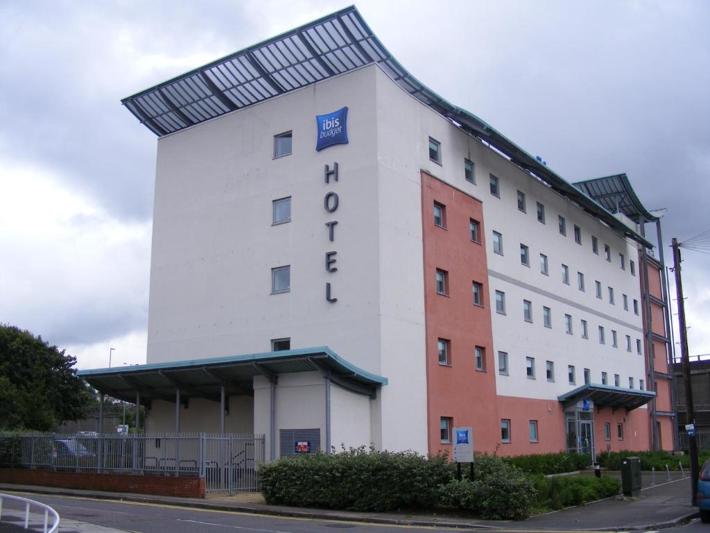 Ibis Budget Newport Exterior foto